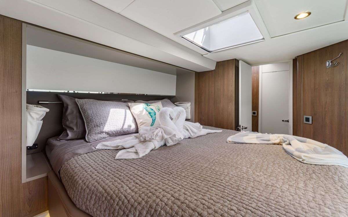 Charter Yacht NAUTI DOGS 5.4 - Bali 5.4 - 4 Cabins - Nassau - Exumas - Bahamas