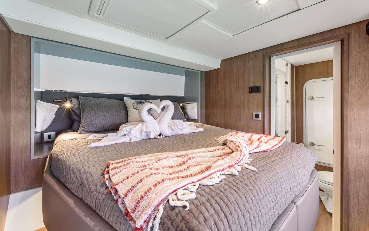 Charter Yacht NAUTI DOGS 5.4 - Bali 5.4 - 4 Cabins - Nassau - Exumas - Bahamas