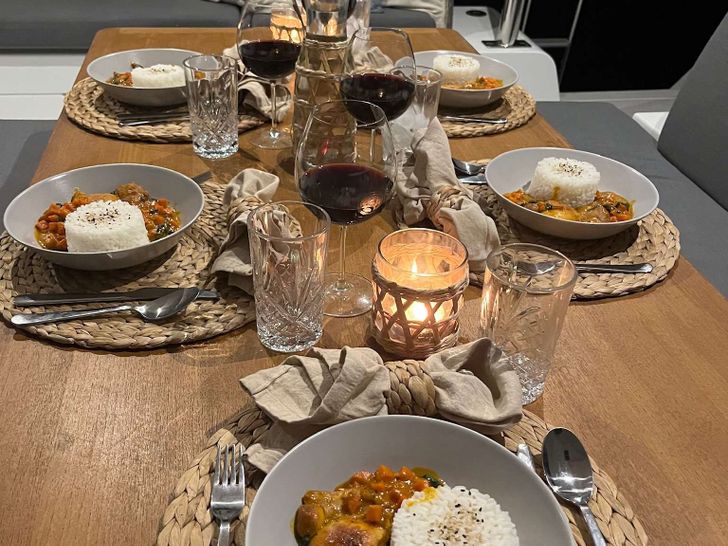 BELLA 4.8 - Dining BELLA 4.8 - Dining