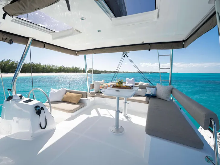 HARMONY Bali 4.8 - flybridge HARMONY Bali 4.8 - flybridge