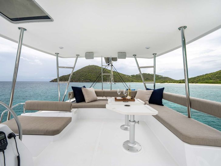 BLUE HORIZON - flybridge BLUE HORIZON - flybridge