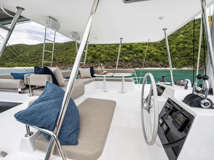 BLUE HORIZON - flybridge BLUE HORIZON - flybridge