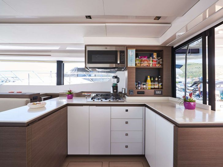 GOOD VIBES - Leopard 53,galley GOOD VIBES - Leopard 53,galley