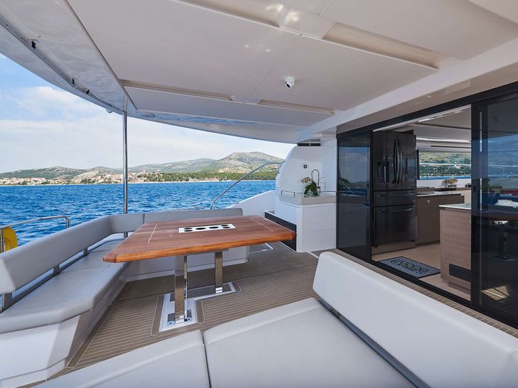 GOOD VIBES - Leopard 53,stern GOOD VIBES - Leopard 53,stern