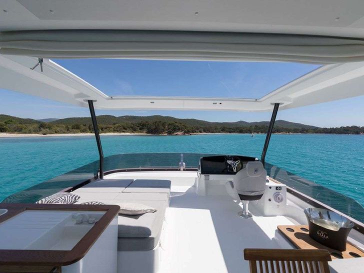 UMBRELLA VICTORIA - Fountaine Pajot 44 ft,flybridge UMBRELLA VICTORIA - Fountaine Pajot 44 ft,flybridge