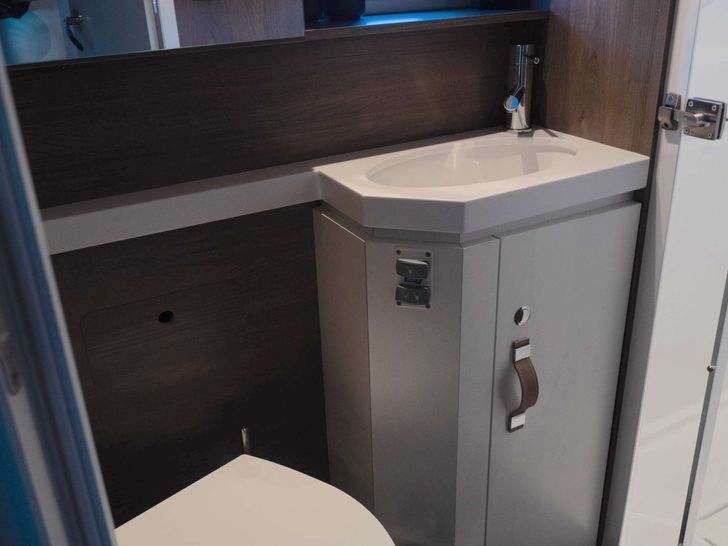 MIM OCEAN 1 Bali 5.4 - cabin bathroom MIM OCEAN 1 Bali 5.4 - cabin bathroom