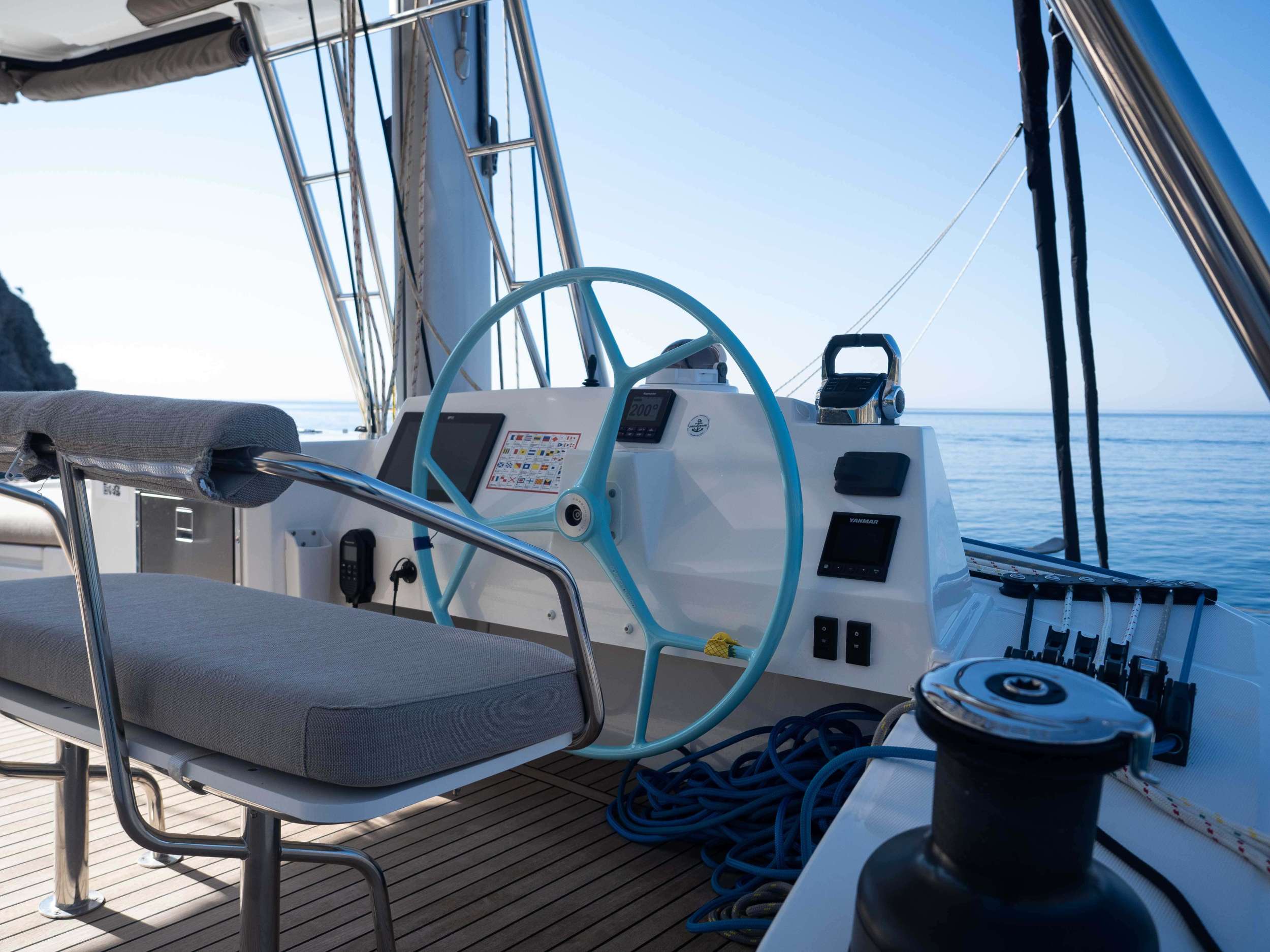 MIM OCEAN 1 Bali 5.4 - flybridge helm