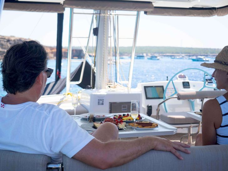 MIM OCEAN 1 Bali 5.4 - guest dining alfresco MIM OCEAN 1 Bali 5.4 - guest dining alfresco