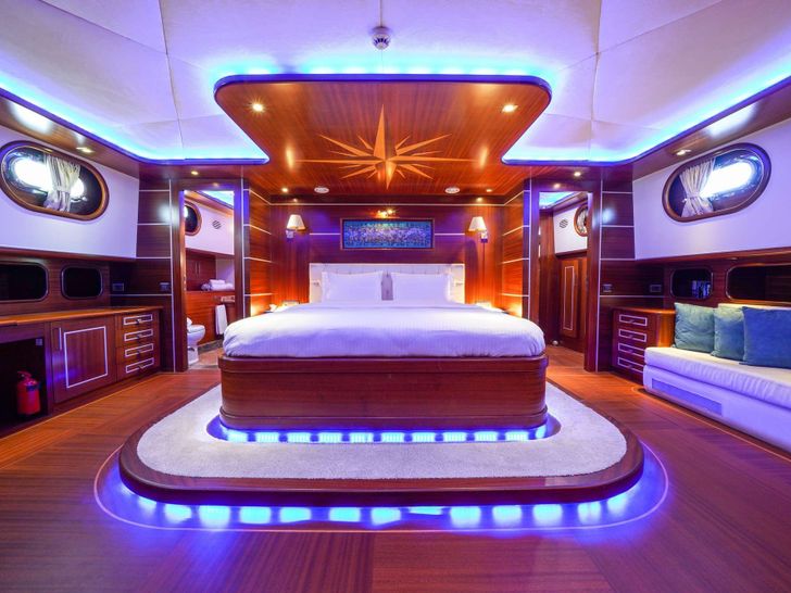 LA BELLA VITA 47m Custom Trimaran Master Cabin