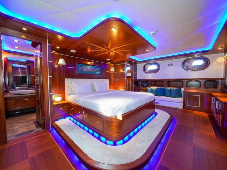 LA BELLA VITA Custom Gulet 47m - master cabin bathroom LA BELLA VITA Custom Gulet 47m - master cabin bathroom