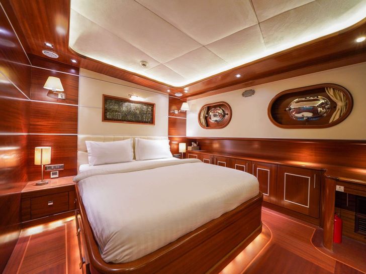 LA BELLA VITA 47m Custom Trimaran VIP Cabin