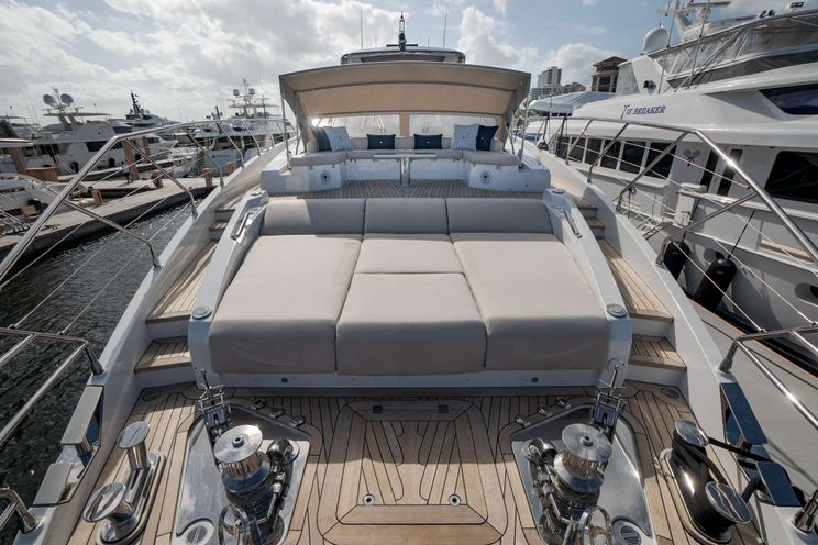 Charter Yacht SEA OWL - Azimut Grande 27m - 5 Cabins - Nassau - Exumas - Bahamas