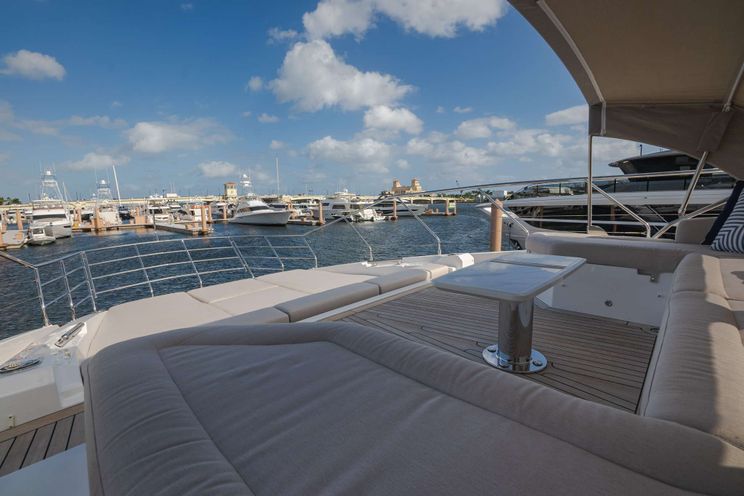 Charter Yacht SEA OWL - Azimut Grande 27m - 5 Cabins - Nassau - Exumas - Bahamas