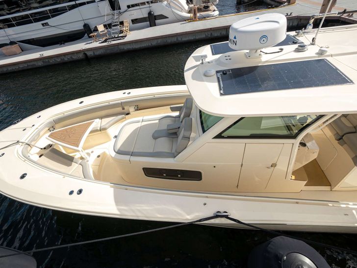 SEA OWL Azimut Grande 27m Crewed Motor Yacht Towed Tender