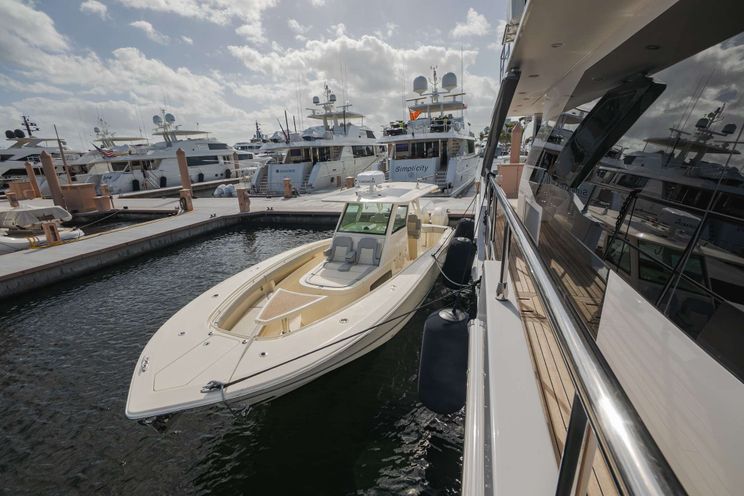 Charter Yacht SEA OWL - Azimut Grande 27m - 5 Cabins - Nassau - Exumas - Bahamas