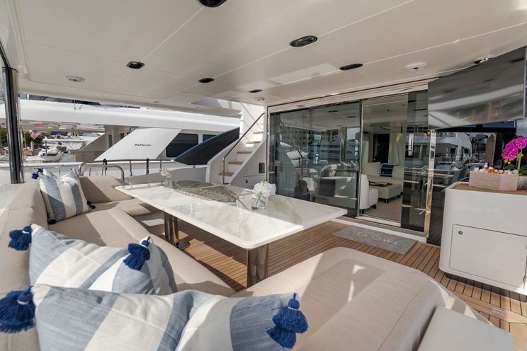 Charter Yacht SEA OWL - Azimut Grande 27m - 5 Cabins - Nassau - Exumas - Bahamas