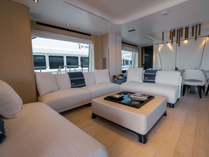 SEA OWL Azimut Grande 27m Crewed Motor Yacht Salon SEA OWL Azimut Grande 27m Crewed Motor Yacht Salon