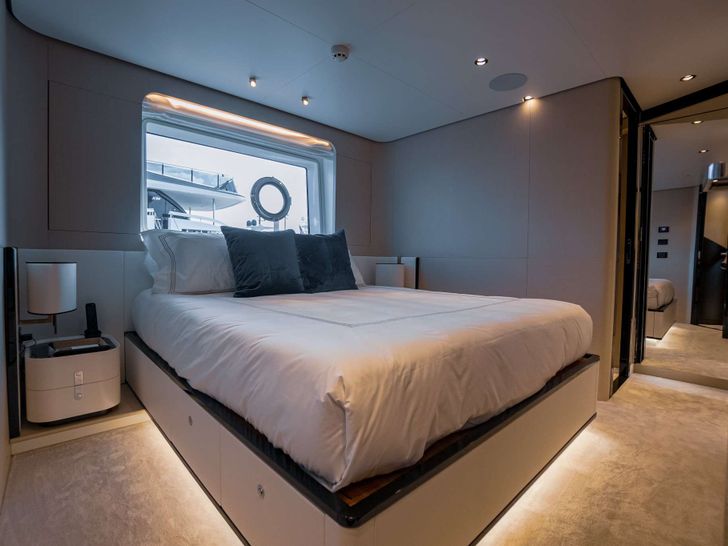 SEA OWL Azimut Grande 27m Crewed Motor Yacht VIP Cabin SEA OWL Azimut Grande 27m Crewed Motor Yacht VIP Cabin