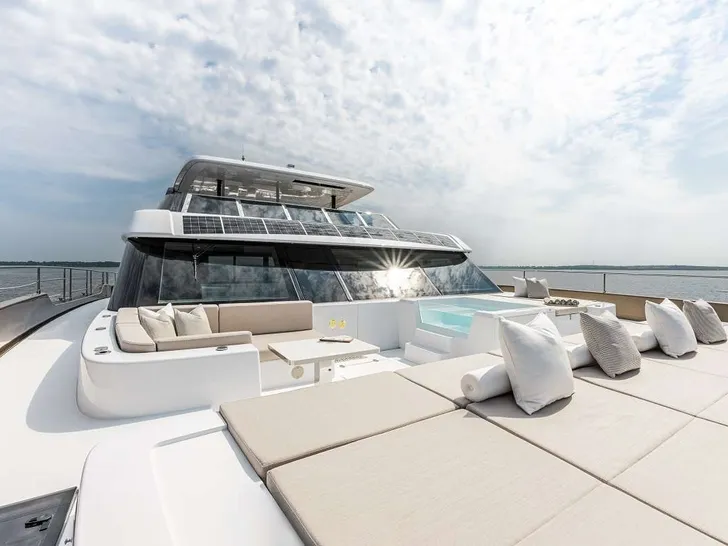 SOL Sunreef 80 ECO - foredeck SOL Sunreef 80 ECO - foredeck