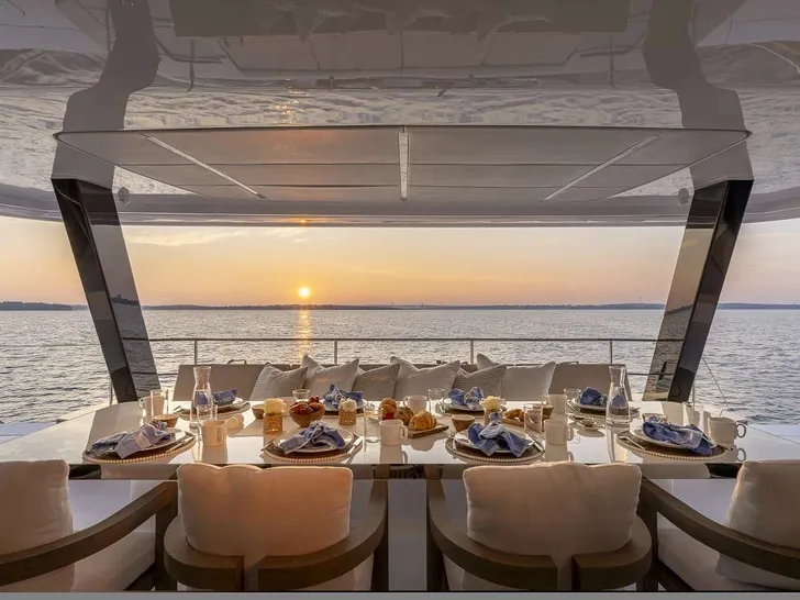 SOL Sunreef 80 ECO - alfresco dining SOL Sunreef 80 ECO - alfresco dining