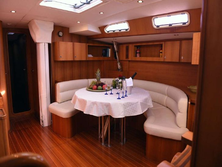 FOLLIA - Custom Yacht 65 ft,saloon