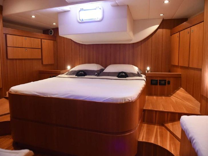 FOLLIA - Custom Yacht 65 ft,main cabin