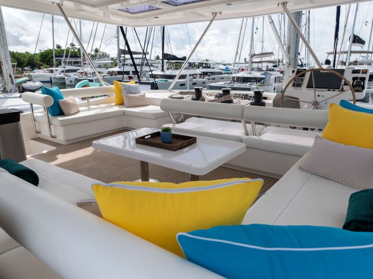 RUBY ONE Leopard 58 - flybridge seating and dining area RUBY ONE Leopard 58 - flybridge seating and dining area