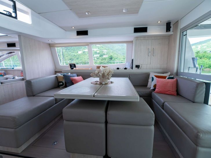 RUBY ONE Leopard 58 - indoor dining area RUBY ONE Leopard 58 - indoor dining area