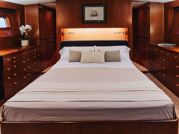 FREE AT LAST - Marina 94 ft.,main cabin FREE AT LAST - Marina 94 ft.,main cabin