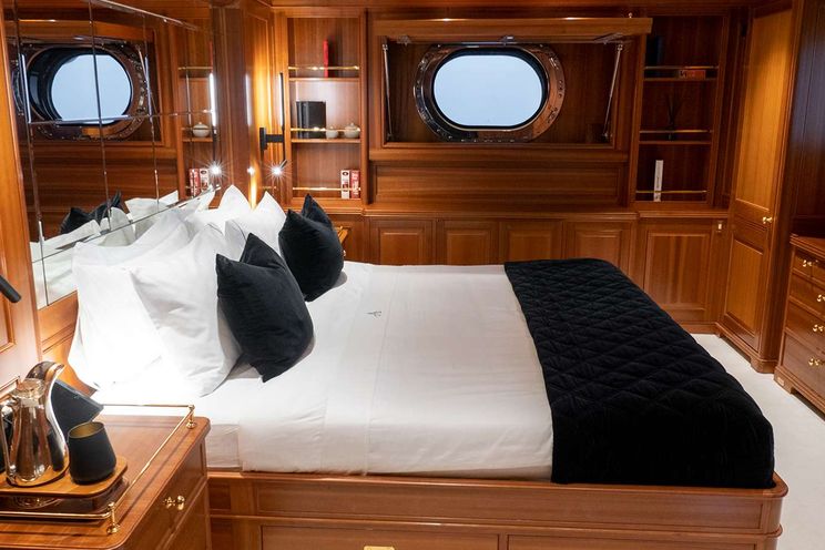 Charter Yacht ALMYRA II - Perini Navi 164 - 5 Cabins - Sicily - Naples - French Riviera - Corsica - Sardinia - Greece - Croatia - Caribbean