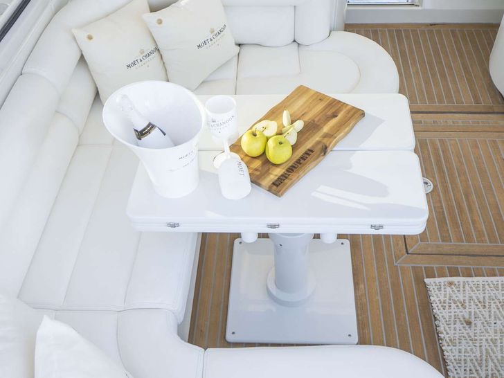 LAKOUPETI - Pershing 16 m,aft deck saloon table