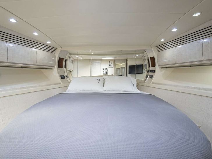 LAKOUPETI - Pershing 16 m,master cabin LAKOUPETI - Pershing 16 m,master cabin