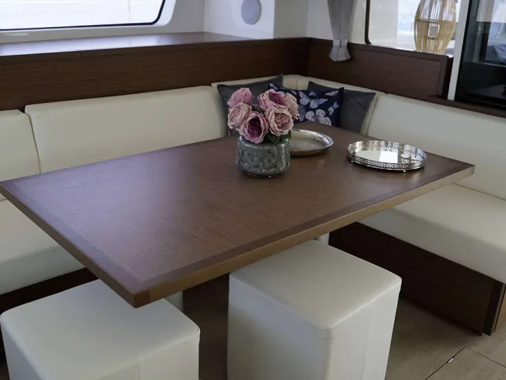 BLUE VELVET Lagoon 52 - saloon and indoor dining BLUE VELVET Lagoon 52 - saloon and indoor dining