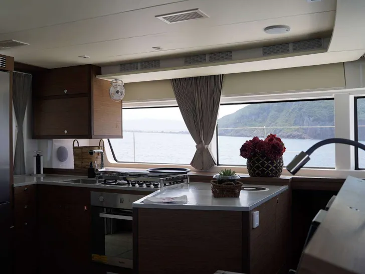 BLUE VELVET Lagoon 52 - galley BLUE VELVET Lagoon 52 - galley