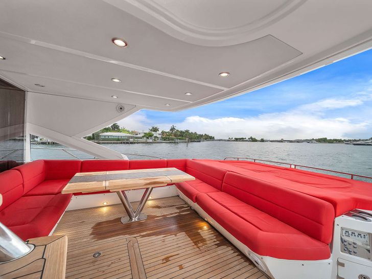 GEM - Sunseeker 68,aft alfresco lounge GEM - Sunseeker 68,aft alfresco lounge