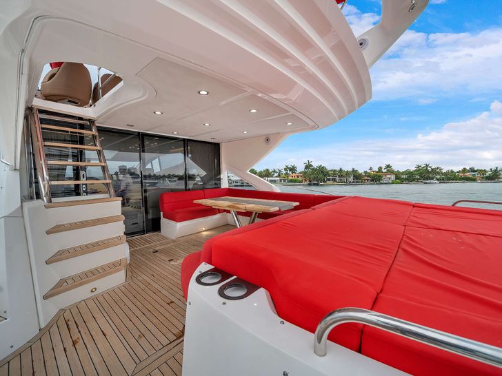 GEM - Sunseeker 68,aft deck