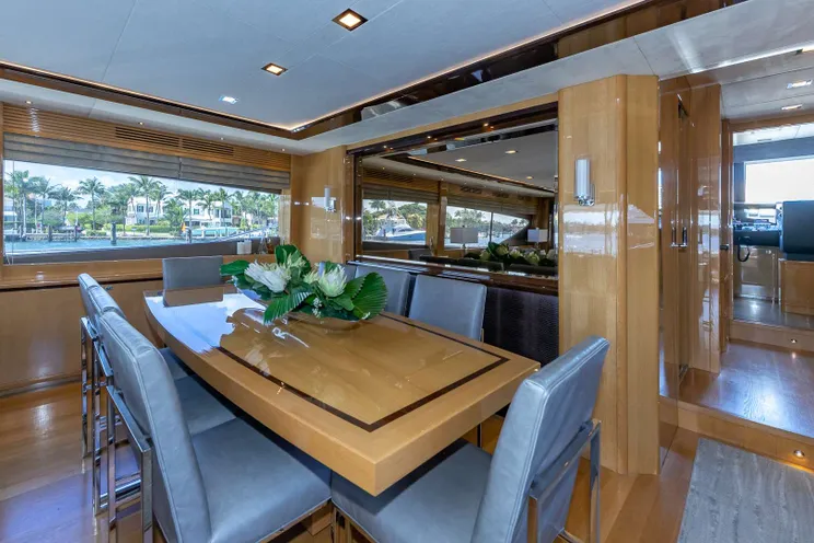 Charter Yacht NO CURFEW - Princess 85 - 4 Cabins - Nassau - Exumas - Bahamas