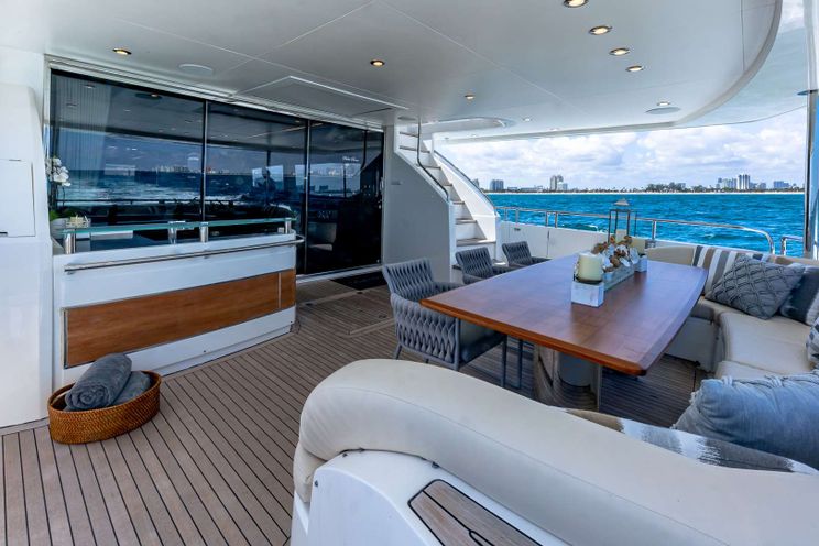 Charter Yacht NO CURFEW - Princess 85 - 4 Cabins - Nassau - Exumas - Bahamas