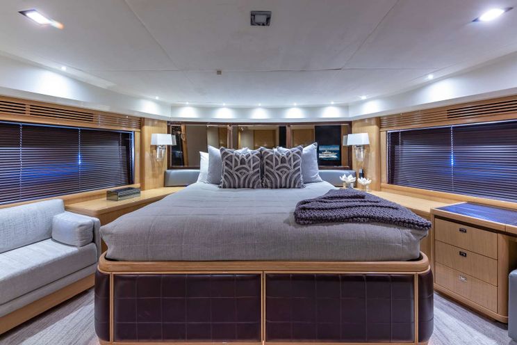 Charter Yacht NO CURFEW - Princess 85 - 4 Cabins - Nassau - Exumas - Bahamas