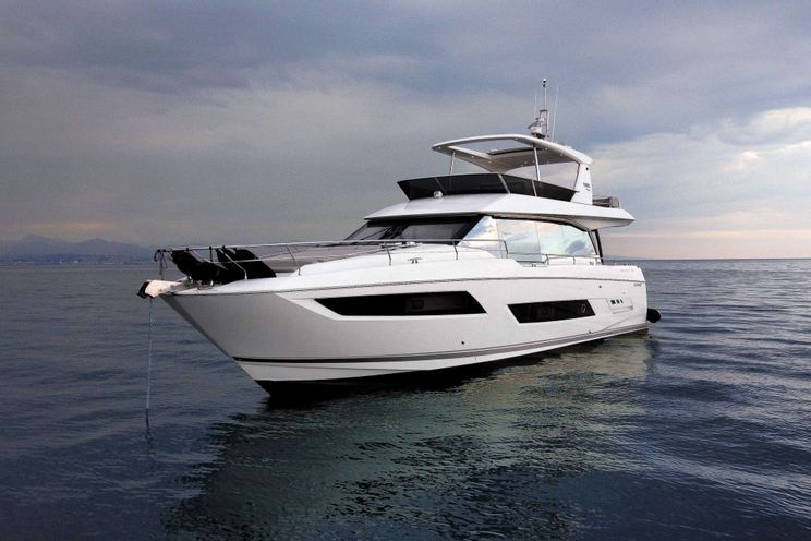 Charter Yacht ROMY ONE - Prestige 680 - 4 Cabins - Antibes - Cannes - Nice - St Tropez - French Riviera - Monaco