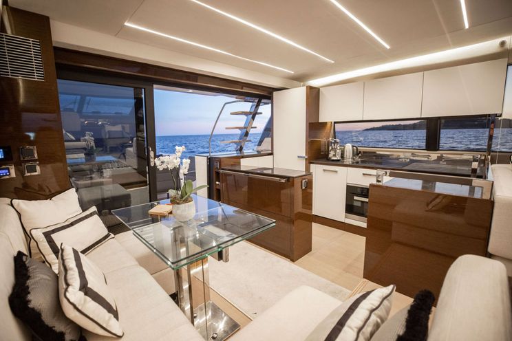 Charter Yacht ROMY ONE - Prestige 680 - 4 Cabins - Antibes - Cannes - Nice - St Tropez - French Riviera - Monaco