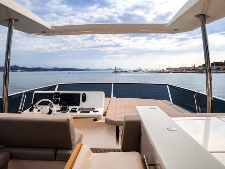 ROMY ONE Prestige 680 - flybridge ROMY ONE Prestige 680 - flybridge