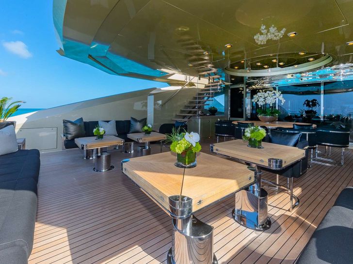DB9 - Aft Deck DB9 - Aft Deck
