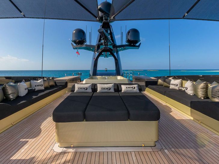 DB9 - Sundeck DB9 - Sundeck