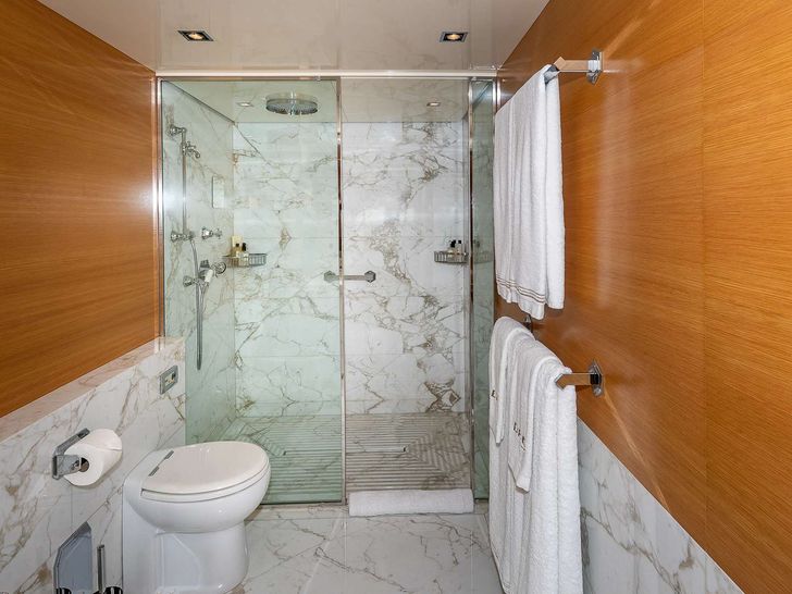 DB9 - Owner Bathroom DB9 - Owner Bathroom
