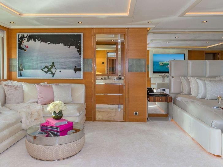 DB9 - Owner Stateroom DB9 - Owner Stateroom