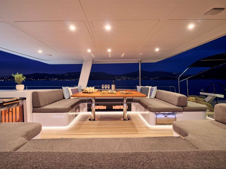 NADAMAS YYachts Y8 - alfresco dinner set up NADAMAS YYachts Y8 - alfresco dinner set up