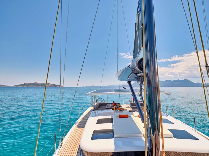 NADAMAS YYachts Y8 - upper deck NADAMAS YYachts Y8 - upper deck
