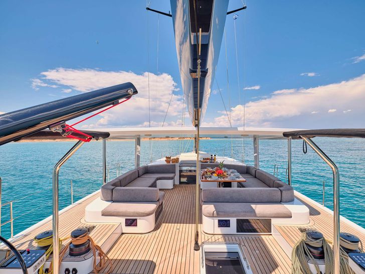 NADAMAS YYachts Y8 - upper deck amenities NADAMAS YYachts Y8 - upper deck amenities