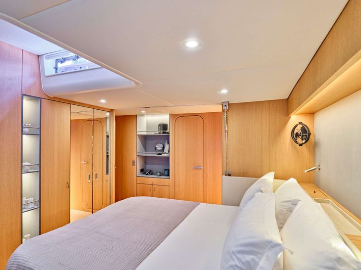 NADAMAS YYachts Y8 - master cabin bed NADAMAS YYachts Y8 - master cabin bed